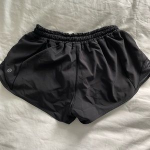 Lululemon Hotty Hot Low-Rise Lined Short (4)